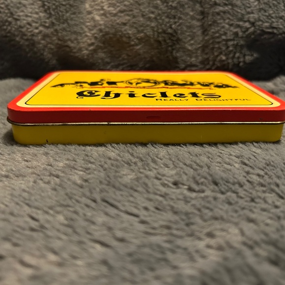 Vintage Chiclets Gum Advertising Tin Featuring Iconic Slogan Really Delightful - Picture 2 of 7